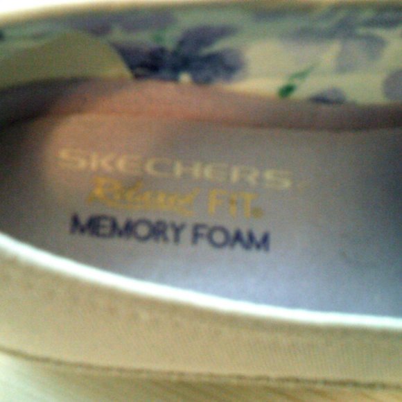 Sketchers Slip on with Memory Foam, size 6.5M - Picture 4 of 4